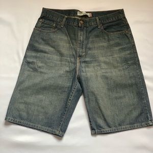 569 Levi’s Jeans Shorts (W36)
